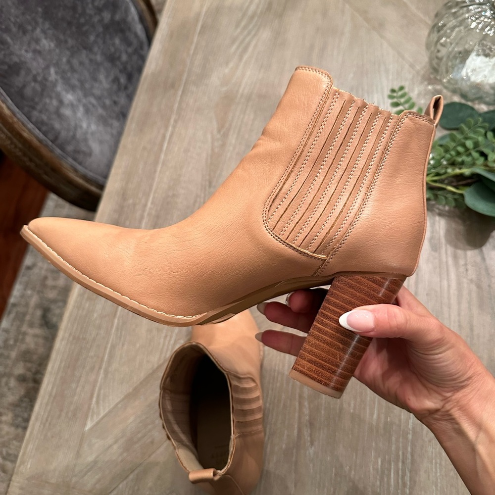 Vici Oasis Society Tan Boots